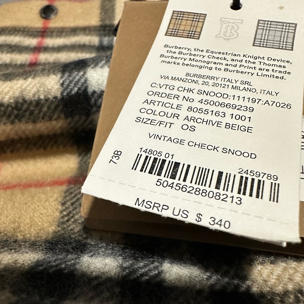 Burberry Vintage Check Snood in Tan and Black - Picture 2 of 16